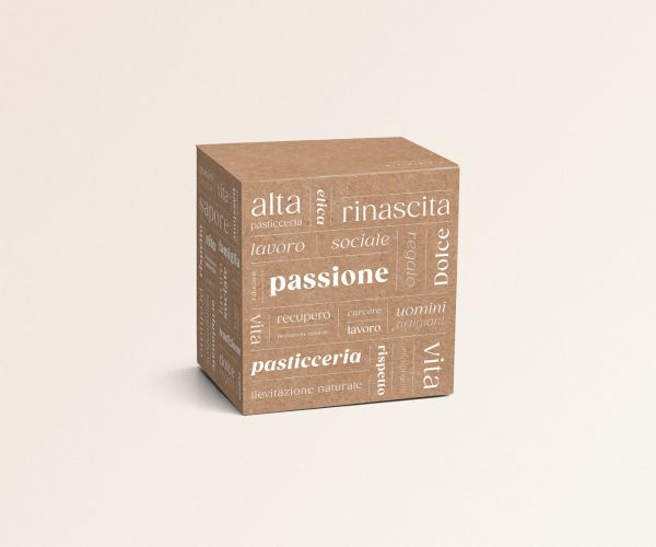 scatola regalo panettone e bottiglia a scelta